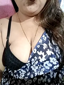 Snapshot of Beautyy38 chatting on 02-25-26, 03:51 Beautyy38 online show from 02-25-26, 03:51