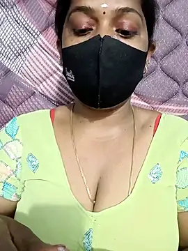 Snapshot of Renuma chatting on 02-13-26, 03:28 Renuma online show from 02-13-26, 03:28