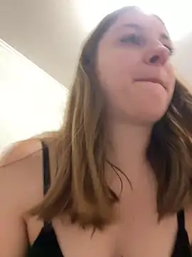 Strawberryyyyik online show from 12-25-24, 05:16