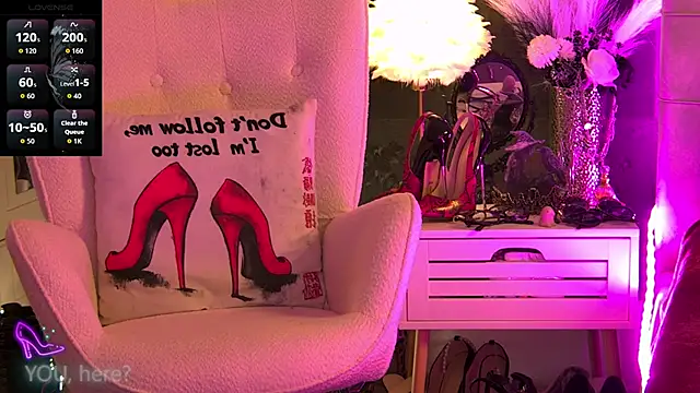 ZoeMesmerize online show from 10-31-25, 06:54