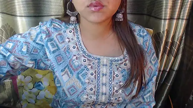 queen angelina online show from 01-15-26, 06:11