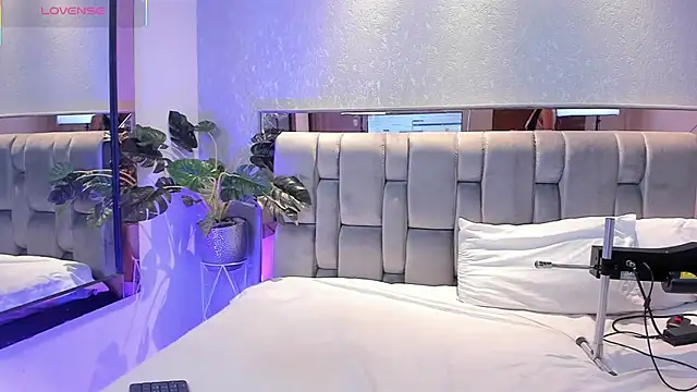 RoseTaylor   online show from 12-04-25, 05:06