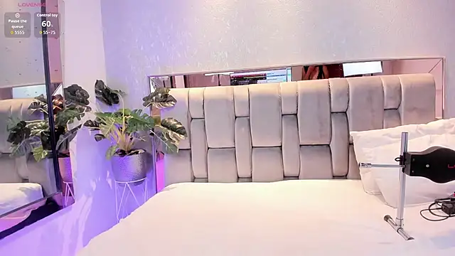 RoseTaylor   online show from 11-23-25, 04:55