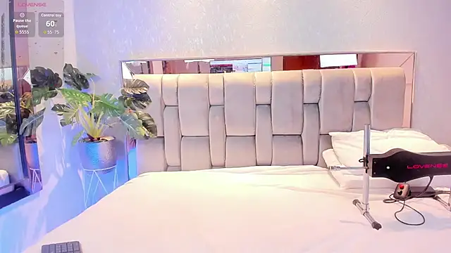 RoseTaylor   online show from 11-20-25, 04:57