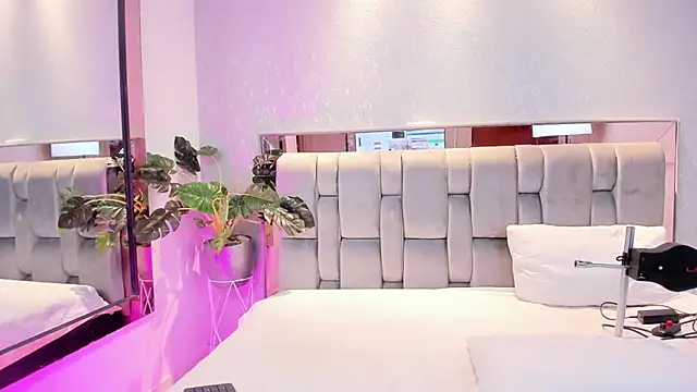 RoseTaylor   online show from 11-30-25, 04:46