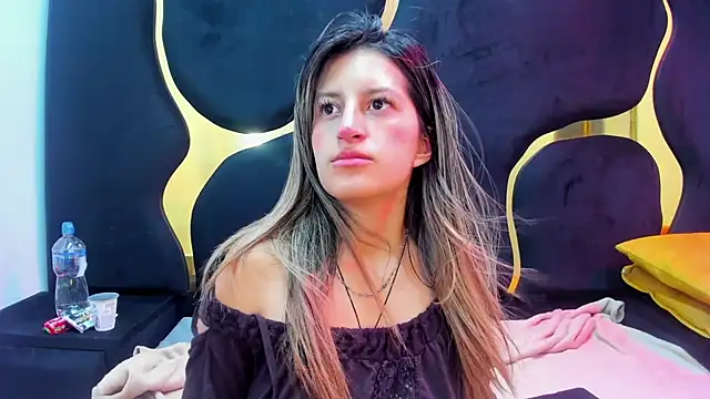 GiaRoussel online show from 10-26-25, 03:01