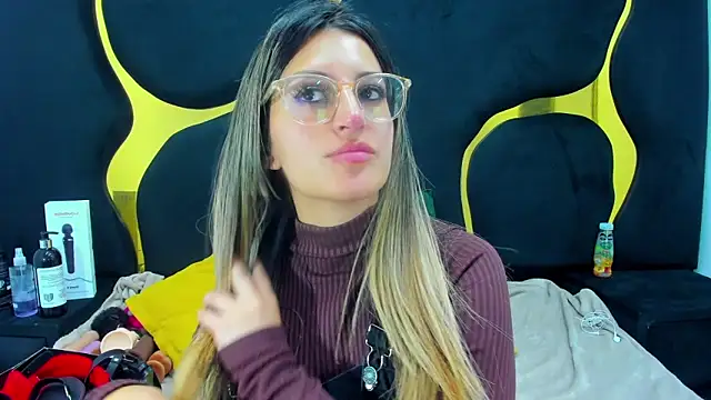 GiaRoussel online show from 11-29-25, 05:02