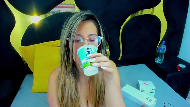 GiaRoussel online show from 09-09-25, 03:21