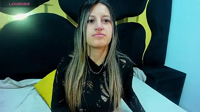 GiaRoussel online show from 10-31-25, 03:08