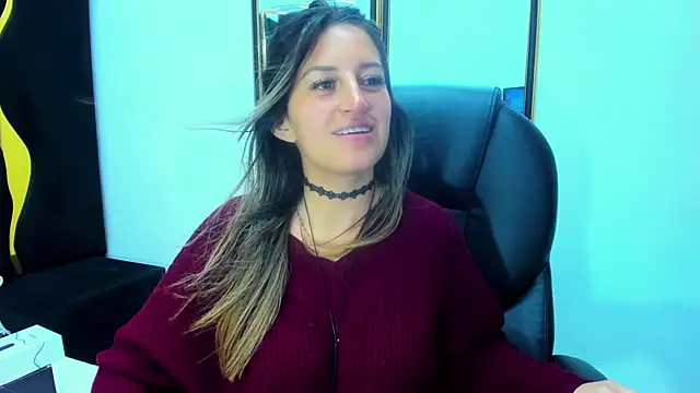 GiaRoussel online show from 12-05-25, 04:38