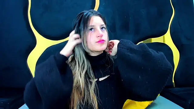 GiaRoussel online show from 12-15-25, 04:35