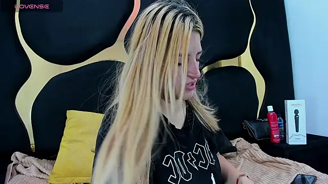 GiaRoussel online show from 02-27-26, 04:40