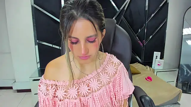 GiaRoussel online show from 09-30-25, 06:25