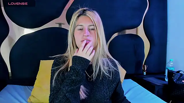 GiaRoussel online show from 02-12-26, 03:56