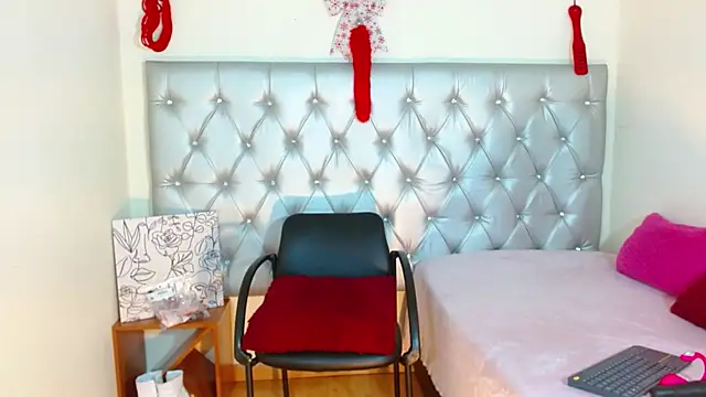 JessicaRabbit04 online show from 11-25-25, 03:29