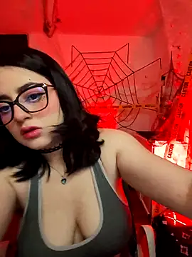 Lin-cute online show from 10-21-25, 05:07