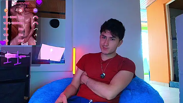 Snapshot of santyago_taylor chatting on 11-12-25, 07:07 santyago taylor online show from 11-12-25, 07:07