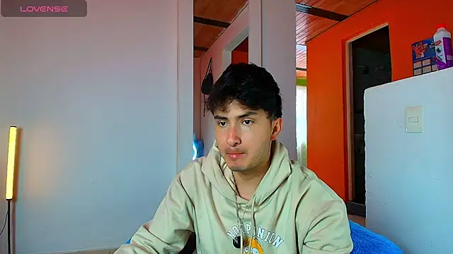 Snapshot of santyago_taylor chatting on 01-12-26, 06:36 santyago taylor online show from 01-12-26, 06:36