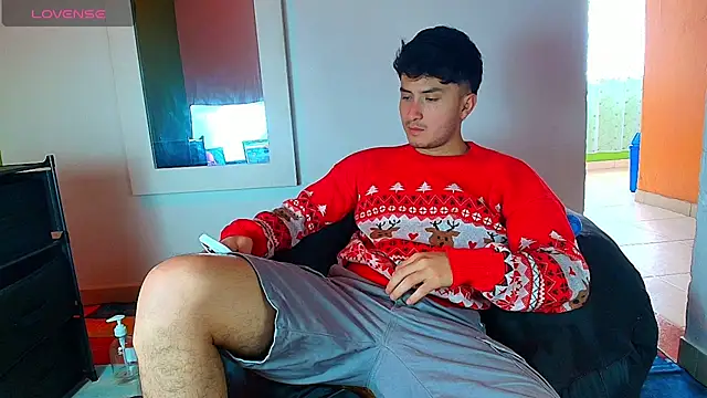 Snapshot of santyago_taylor chatting on 12-04-25, 06:29 santyago taylor online show from 12-04-25, 06:29