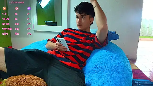 Snapshot of santyago_taylor chatting on 11-24-25, 06:52 santyago taylor online show from 11-24-25, 06:52