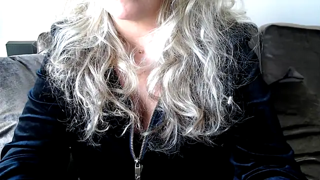 JenniLowen online show from 03-06-25, 03:13