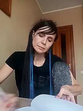 Francenia lolis online show from 10-29-25, 07:40