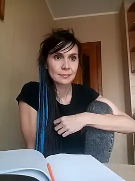 Francenia lolis online show from 10-31-25, 08:11