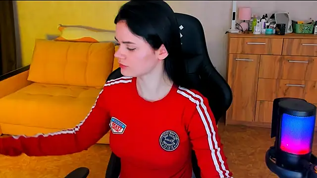 Lora Cain online show from 03-02-25, 05:23