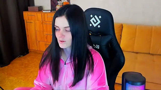 Lora Cain online show from 01-13-25, 05:44