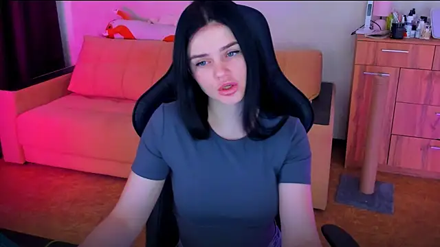 Lora Cain online show from 03-11-25, 01:01