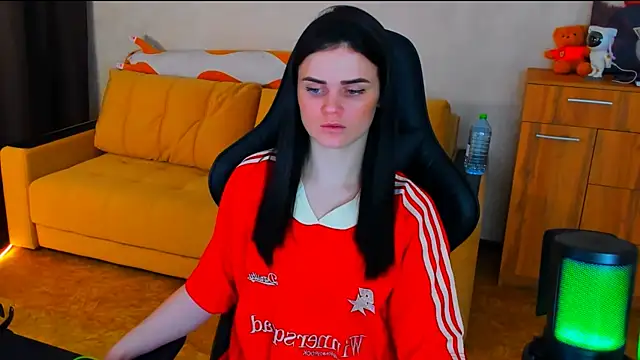 Lora Cain online show from 01-24-25, 03:34