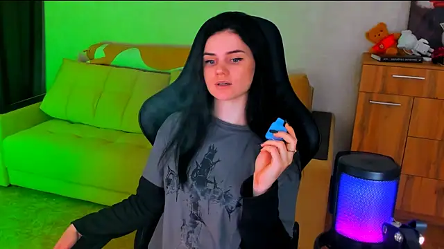 Lora Cain online show from 02-10-25, 06:03