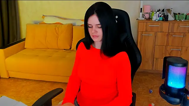 Lora Cain online show from 03-01-25, 03:38