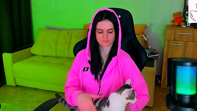 Lora Cain online show from 01-30-25, 06:21