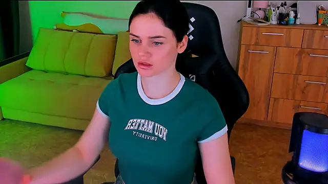 Lora Cain online show from 03-03-25, 03:11