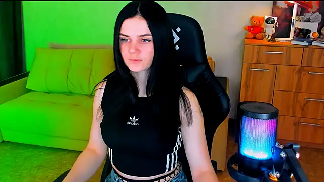 Lora Cain online show from 02-11-25, 04:46