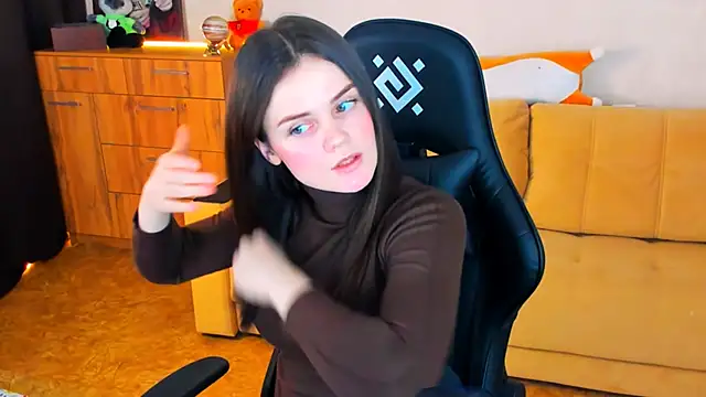 Lora Cain online show from 01-09-25, 01:56