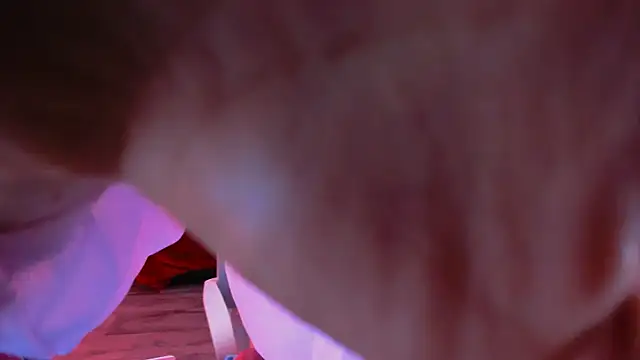 Lora Cain online show from 06-12-26, 01:42