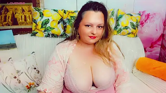 Snapshot of KlaraHoll chatting on 05-30-26, 03:17 KlaraHoll online show from 05-30-26, 03:17