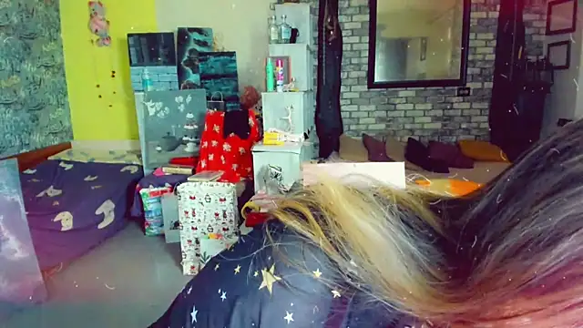 Snapshot of KlaraHoll chatting on 02-14-25, 06:34 KlaraHoll online show from 02-14-25, 06:34