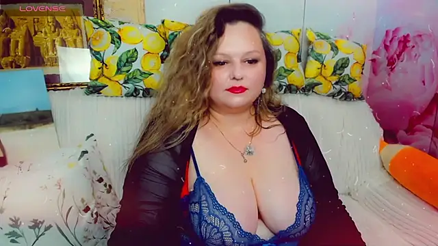 Snapshot of KlaraHoll chatting on 06-25-26, 03:50 KlaraHoll online show from 06-25-26, 03:50