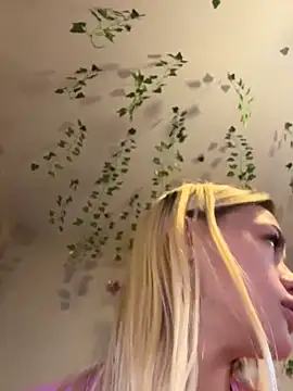 Snapshot of -Sexy_Barbie- chatting on 11-10-25, 03:00 -Sexy Barbie- online show from 11-10-25, 03:00