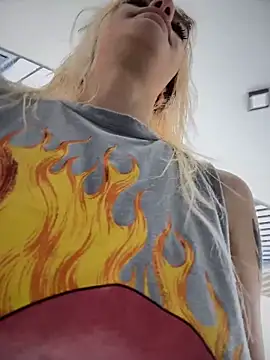 Snapshot of -Sexy_Barbie- chatting on 12-17-25, 02:38 -Sexy Barbie- online show from 12-17-25, 02:38