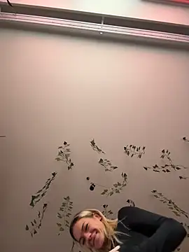 Snapshot of -Sexy_Barbie- chatting on 10-27-25, 02:45 -Sexy Barbie- online show from 10-27-25, 02:45