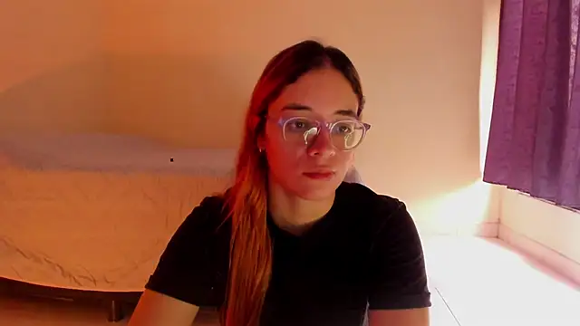 Snapshot of atenas_05_ chatting on 04-19-26, 04:52 atenas 05 online show from 04-19-26, 04:52
