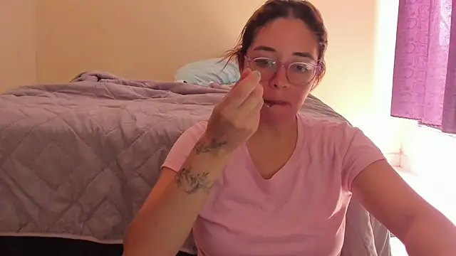 Snapshot of atenas_05_ chatting on 05-03-26, 03:04 atenas 05 online show from 05-03-26, 03:04
