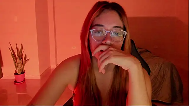 Snapshot of atenas_05_ chatting on 02-23-26, 09:32 atenas 05 online show from 02-23-26, 09:32