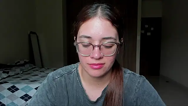 Snapshot of atenas_05_ chatting on 02-11-25, 06:55 atenas 05 online show from 02-11-25, 06:55