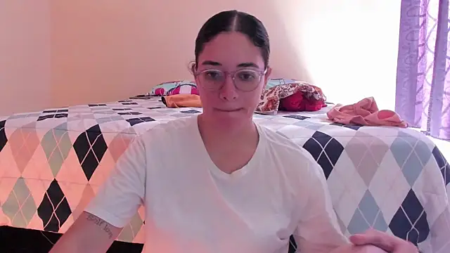 Snapshot of atenas_05_ chatting on 05-31-26, 01:28 atenas 05 online show from 05-31-26, 01:28