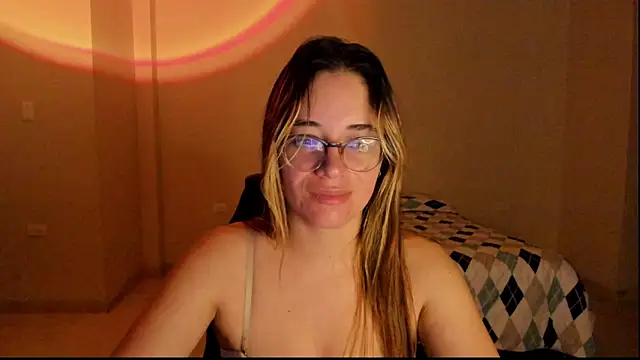 Snapshot of atenas_05_ chatting on 10-10-25, 09:21 atenas 05 online show from 10-10-25, 09:21